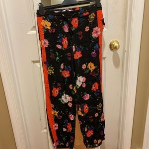 Dark flora printed pants
